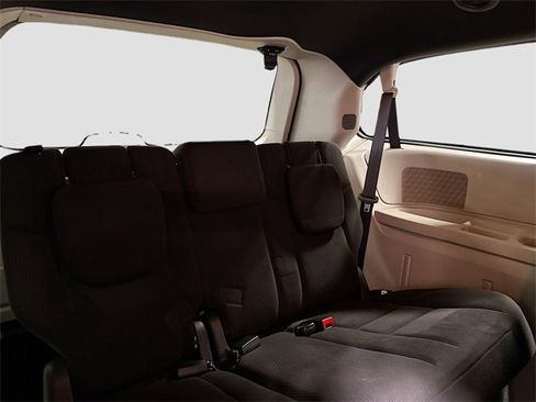 Used 2016 Dodge Grand Caravan SE image 26