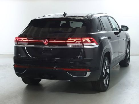 Used 2024 Volkswagen Atlas Cross Sport SE w/ Panoramic Sunroof Package image 46