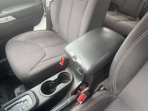 Used 2013 Jeep Wrangler Unlimited Sahara image 26