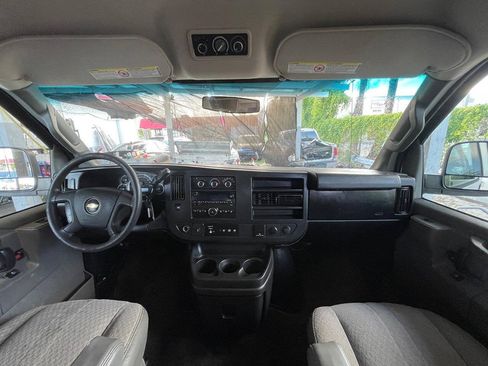 Used 2017 Chevrolet Express 3500 LT w/ LT Preferred Equipment Group RWD image 22