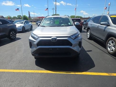 Used 2025 Toyota RAV4 XLE AWD/4WD image 2
