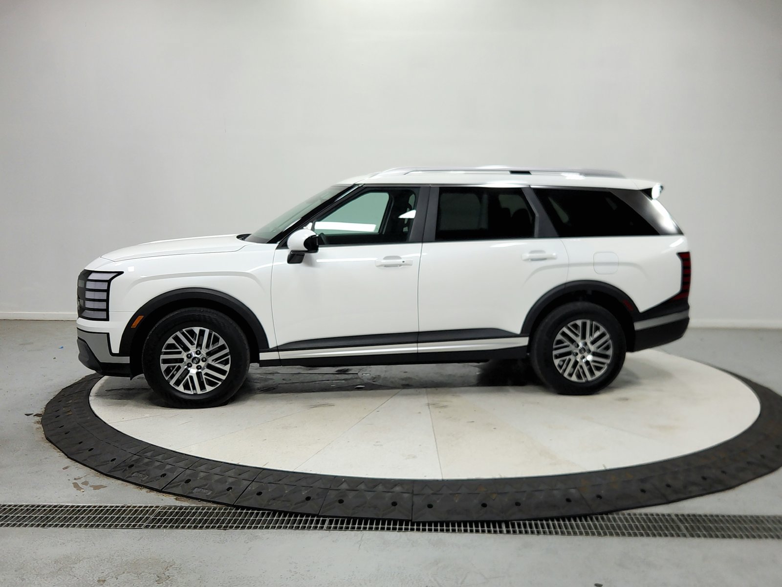 Used 2026 Hyundai Palisade SEL FWD image 5