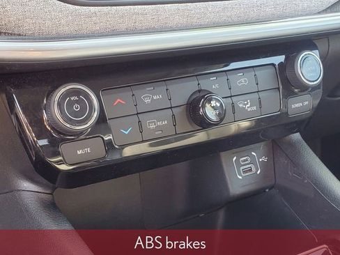 Used 2022 Jeep Compass Latitude image 28