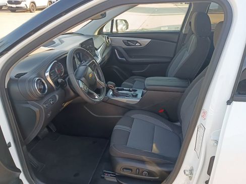 Used 2025 Chevrolet Blazer LT FWD image 4