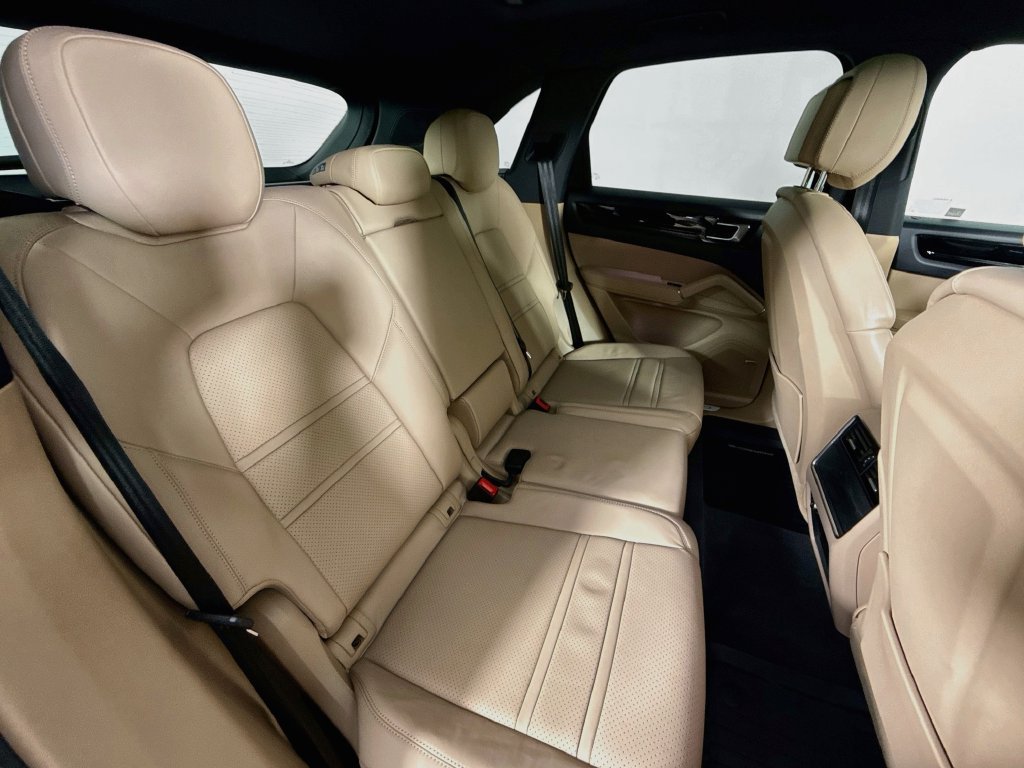 Certified 2023 Porsche Cayenne AWD/4WD image 29