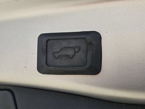 Used 2021 Toyota RAV4 XLE w/ Convenience Package AWD/4WD image 17