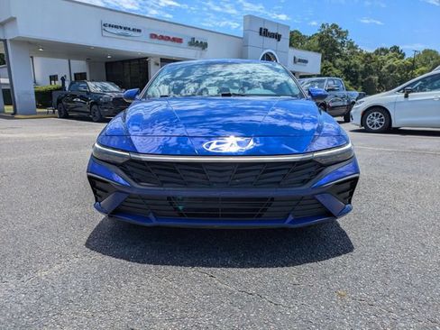 Used 2024 Hyundai Elantra SEL FWD image 9