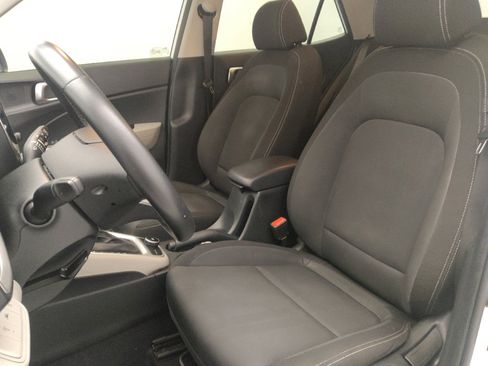 Used 2021 Hyundai Venue SEL w/ Cargo Package image 17