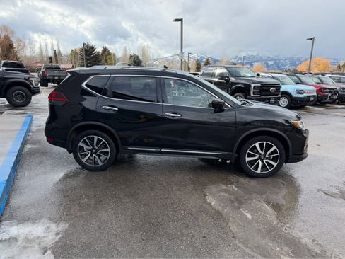 Used 2018 Nissan Rogue SL w/ Premium Package image 10