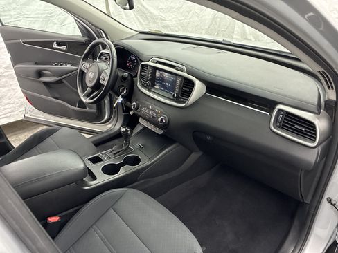 Used 2017 Kia Sorento AWD w/ LX Convenience Package image 16