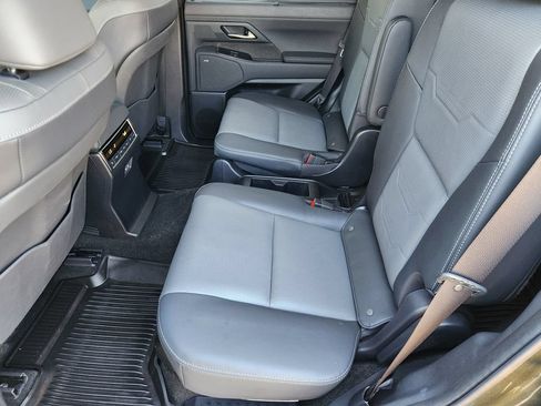 Used 2025 Lexus GX 550 w/ Accessory Package (2T) AWD/4WD image 29
