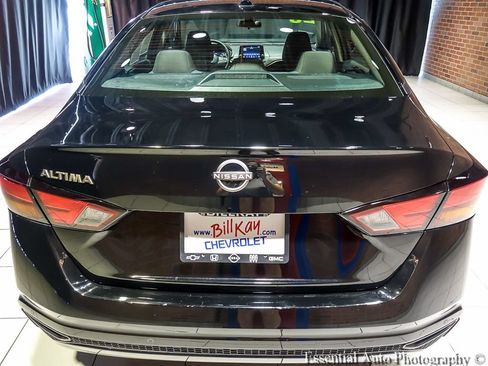 Used 2025 Nissan Altima 2.5 SV FWD image 6