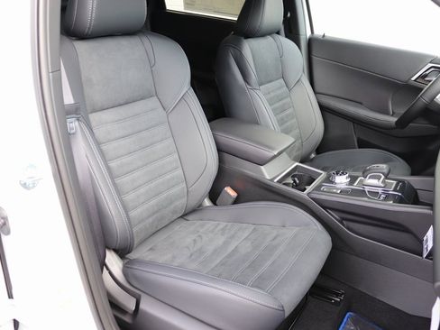 New 2025 Mitsubishi Outlander SE image 26