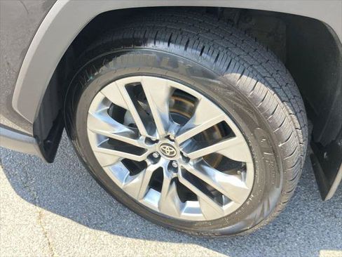 Certified 2021 Toyota RAV4 XLE Premium AWD/4WD image 9