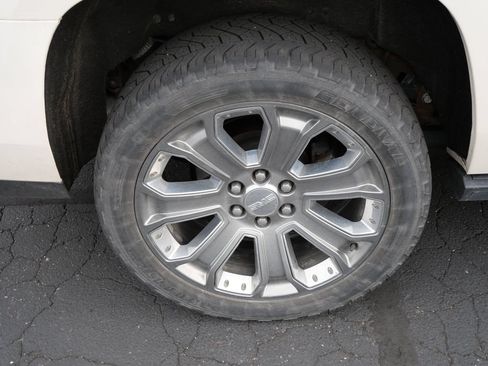 Used 2015 GMC Yukon XL Denali w/ Premium Package AWD/4WD image 9
