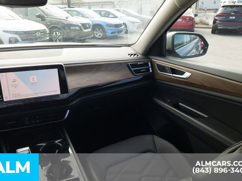 Used 2024 Volkswagen Atlas SE image 21