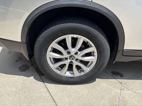 Used 2019 Nissan Rogue SV AWD/4WD image 28