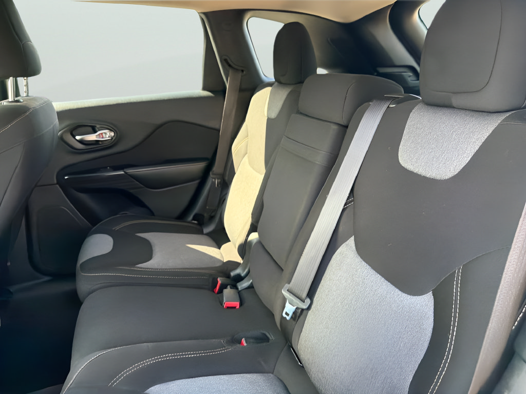Used 2016 Jeep Cherokee Sport FWD image 33