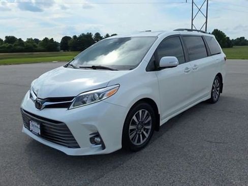 Used 2020 Toyota Sienna Limited Premium FWD image 3