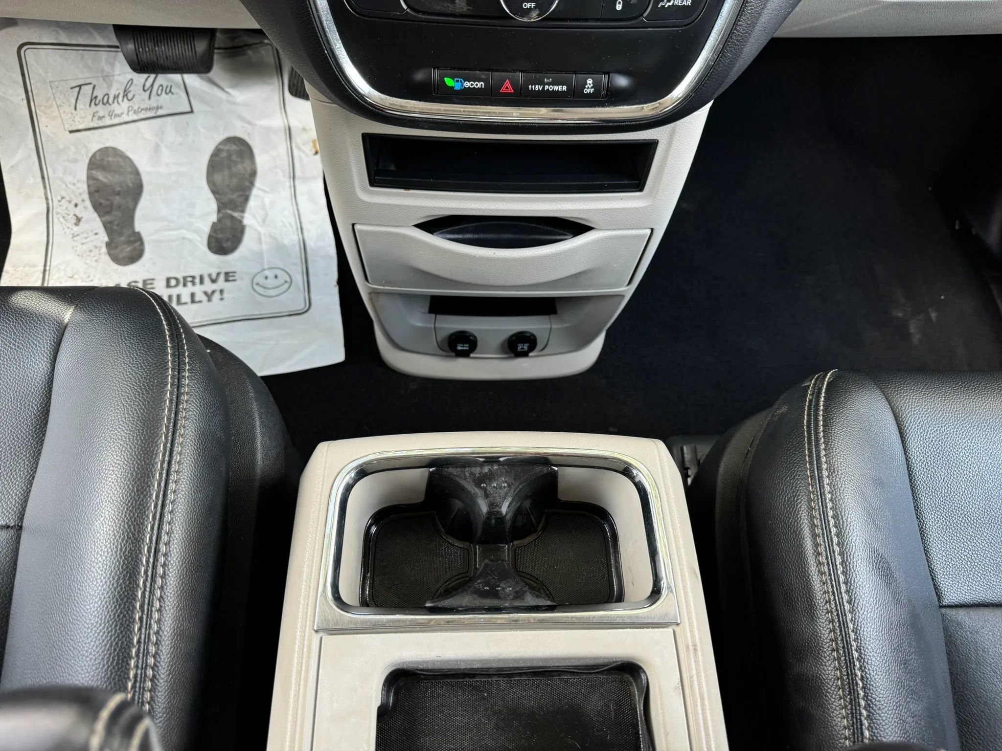 Used 2016 Chrysler Town & Country Touring FWD image 18