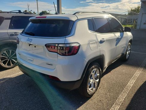 Used 2024 Jeep Compass Latitude AWD/4WD image 3