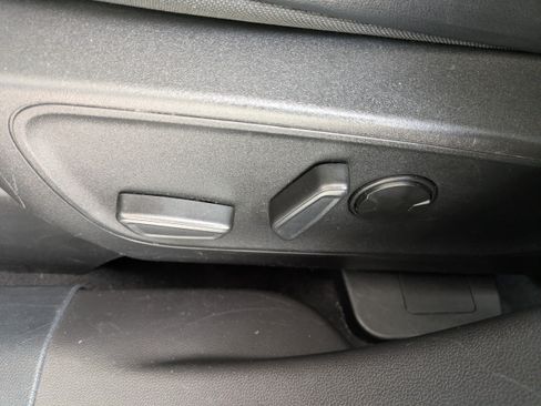 Used 2023 Ford Escape ST-Line w/ Tech Pack #1 FWD image 21