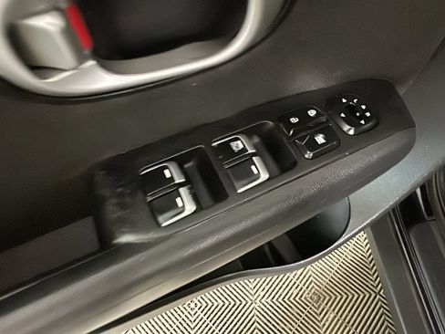 Used 2019 Kia Soul FWD image 13