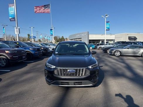 Used 2025 Ford Escape Active w/ Cold Weather Package AWD/4WD image 2