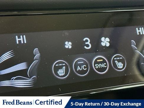 Used 2025 Genesis G70 2.5T image 22