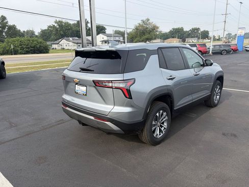 New 2027 Chevrolet Equinox LT w/ Convenience Package II FWD image 3