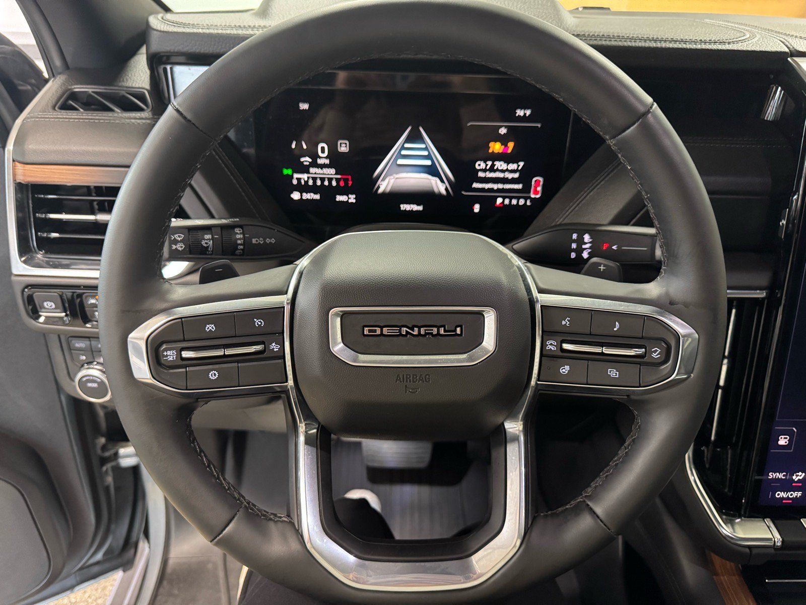 Used 2025 GMC Yukon XL Denali w/ Sun & Power Step Package AWD/4WD image 29