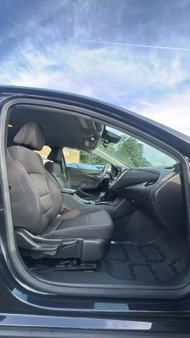 Used 2023 Chevrolet Malibu LT FWD image 23