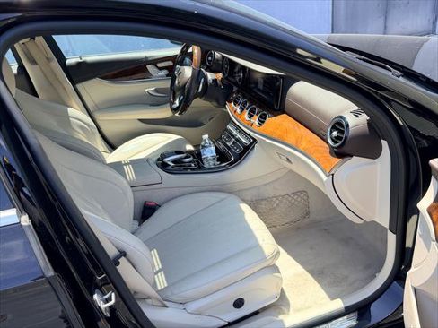 Used 2017 Mercedes-Benz E 300 image 21