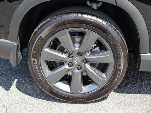 Certified 2025 Honda Pilot Sport image 8