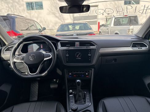Used 2022 Volkswagen Tiguan SE image 18