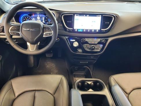 Used 2026 Chrysler Voyager LX image 19