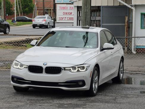 Used 2016 BMW 328i xDrive Sedan w/ Technology Package AWD/4WD image 3