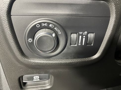 Used 2023 Jeep Grand Cherokee Laredo image 23