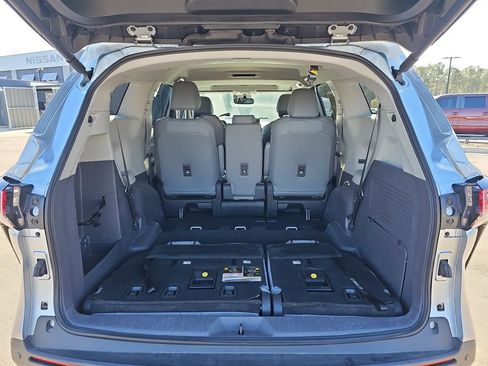 Used 2022 Toyota Sienna XLE image 16