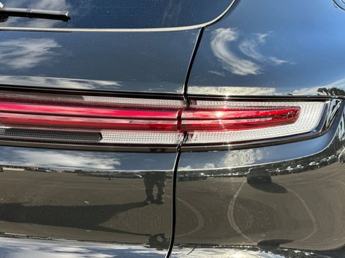 Used 2025 Porsche Cayenne image 28