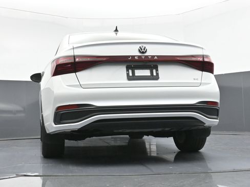 Used 2025 Volkswagen Jetta SE w/ Black Wheel Package image 25