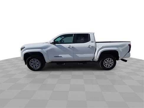 Used 2025 Toyota Tacoma SR5 image 5