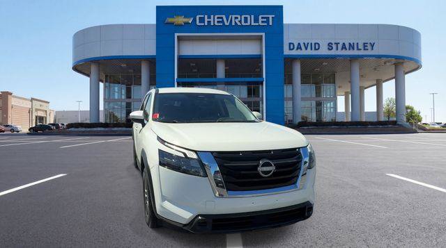 Used 2023 Nissan Pathfinder SV AWD/4WD image 2