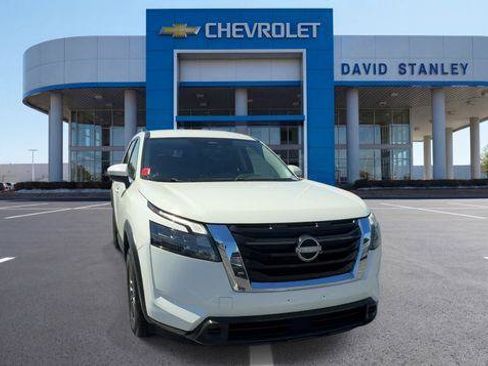 Used 2023 Nissan Pathfinder SV AWD/4WD image 2