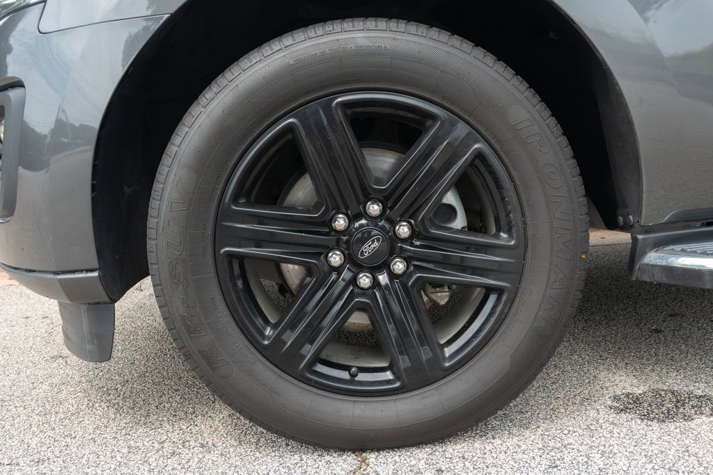 Used 2021 Ford Expedition XLT RWD image 4