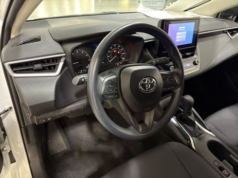 Used 2025 Toyota Corolla LE FWD image 9