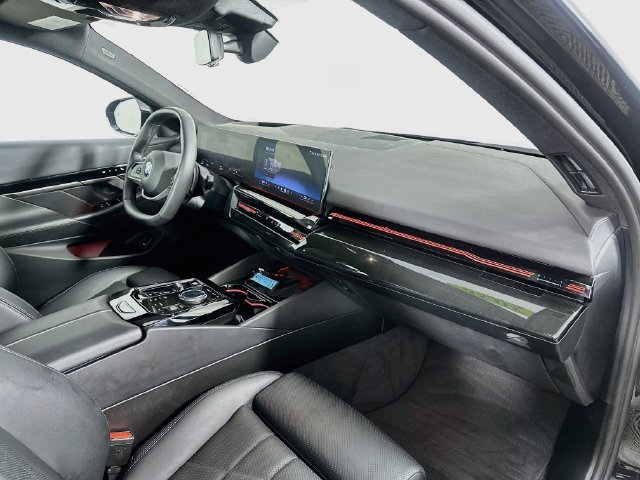 Used 2026 BMW 530i xDrive AWD/4WD image 31