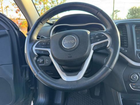 Used 2016 Jeep Cherokee Trailhawk w/ Comfort/Convenience Group image 16