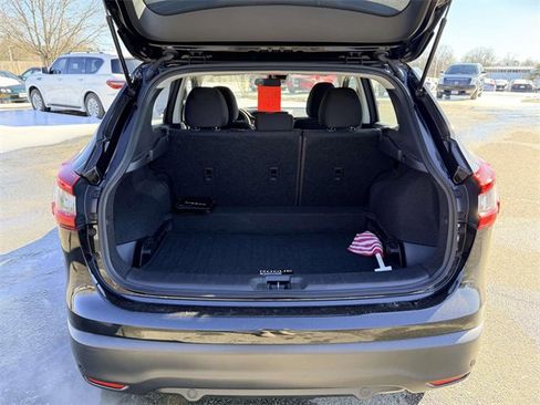 Used 2021 Nissan Rogue Sport S image 12