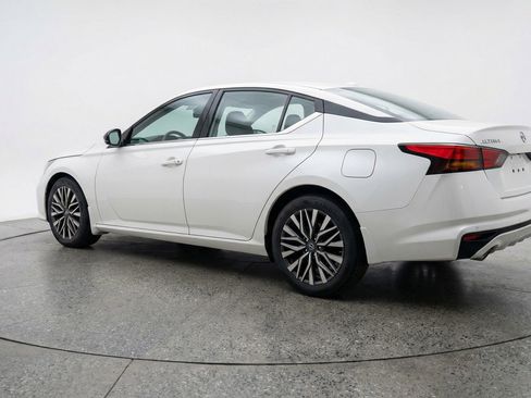 Used 2025 Nissan Altima 2.5 SV FWD image 6